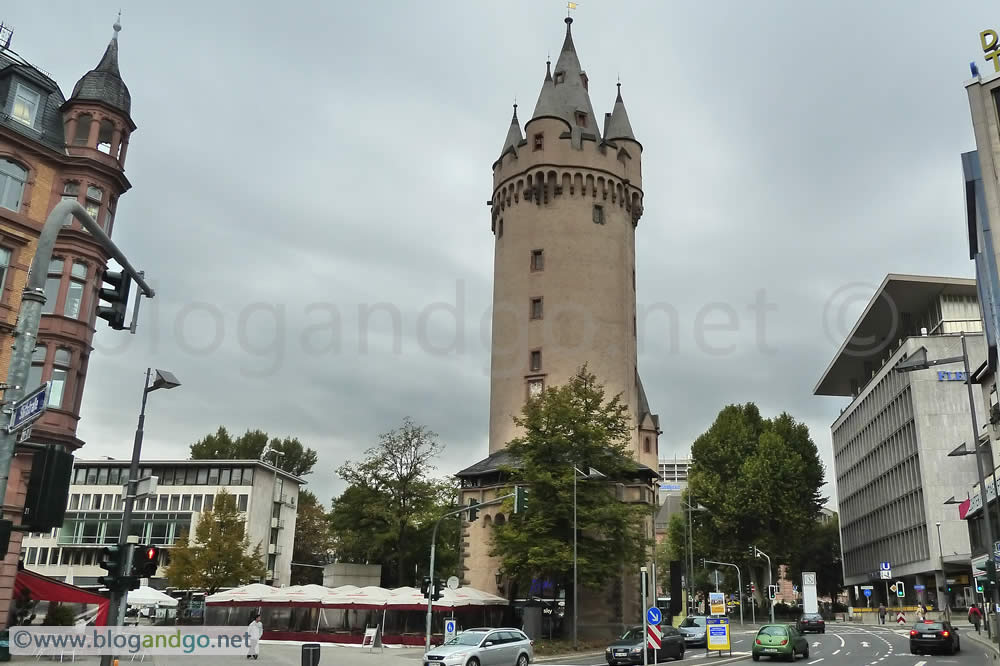 Frankfurt - Eschenheimer Turm from N